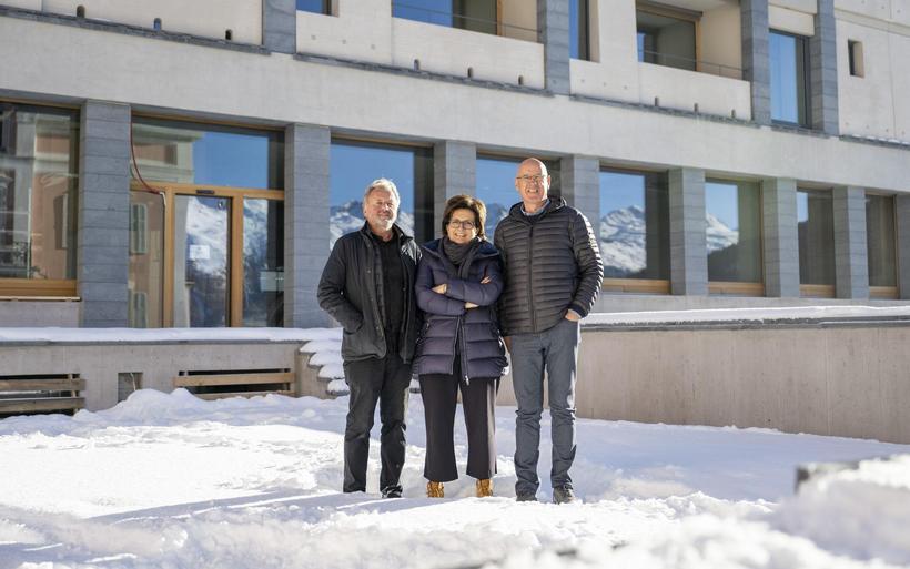 Vor dem Hotel Maistra 160 Pontresina