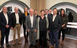 Michael Wicki, City Com; Werner Egli, Eglin Group; Jessica Schmiederer, IG-Hotels Baden; René Kamer, Thermal Baden AG; Rainer Blaser, Stiftung Gesundheitsförderung Bad Zurzach + Baden, Susanne Slavicek, VereinKulturaktiv; Markus Schneider, Stadtammann Stadt Baden; Michael Böni, Grand Casino Baden; Mirko Capodanno, TourismusRegion Baden; Stephanie Kiener, Tourismusregion Baden (v.l.).
