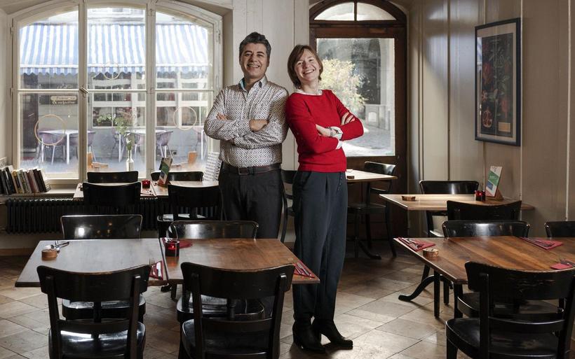 Führen die «Spanische Weinhalle» mit Mut und neuen Ideen in die Zukunft: Corinna und Hoshank Hirrle.