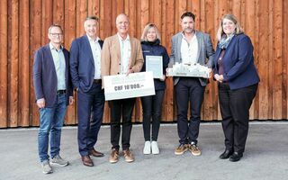 Die «Swiss Mountain Award»-Jury und die Gewinner: Marco Zgraggen, CEO Sisag AG, Hans Wicki, Präsident Seilbahnen Schweiz, Markus Hasler, CEO Zermatt Bergbahnen AG, Patricia Huber, Leiterin Marketing & Verkauf Zermatt Bergbahnen AG, Fabian Imboden, Technischer Leiter Zermatt Bergbahnen AG, Monika Bandi Tanner, Jury-Präsidentin (v.l.)