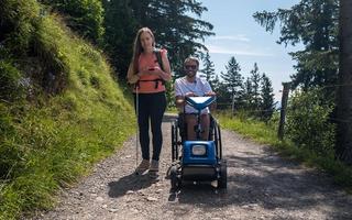 Dank der ausgewählten Routenführung ist diese Tour für Menschen mit Mobilitätsbehinderung und in Kombination mit der MyWay Pro App auch für sehbehinderte Personen konzipiert und geeignet.