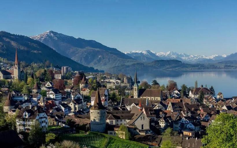 Der Regierungsrat plant, die Höhe der Abgabe festzulegen und zu bestimmen, wie viel davon Zug Tourismus erhalten soll.