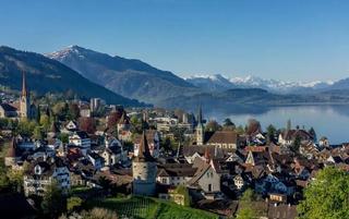 Der Regierungsrat plant, die Höhe der Abgabe festzulegen und zu bestimmen, wie viel davon Zug Tourismus erhalten soll.