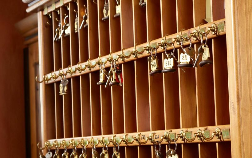 Schlüssel an einer Rezeption