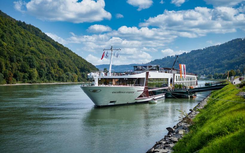 En plein essor, les croisières fluviales attirent une clientèle appréciant la lenteur, le confort à bord et l’accès facilité aux sites touristiques.