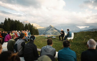 Diskussionsrunde in der Natur