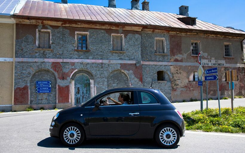 Italienische Besucher auf dem Weg in die Schweiz kurz vor der Grenze.