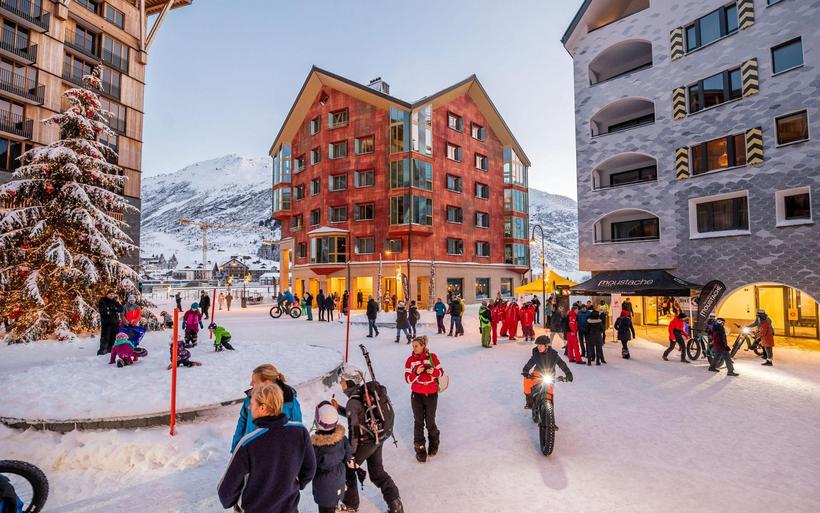Piazza Gottardo Andermatt Reuss