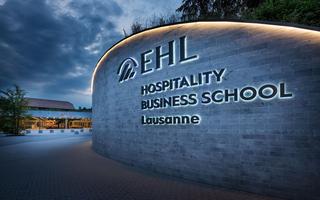 Eingang EHL Lausanne