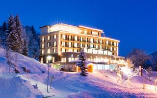 Märchenhotel Braunwald Aussenansicht im Winter