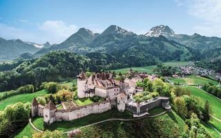 une vue du château de gruyère