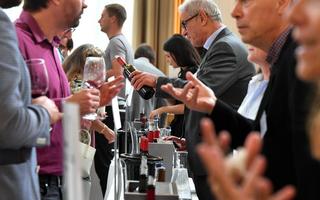 Des dégustateurs de Bordeaux