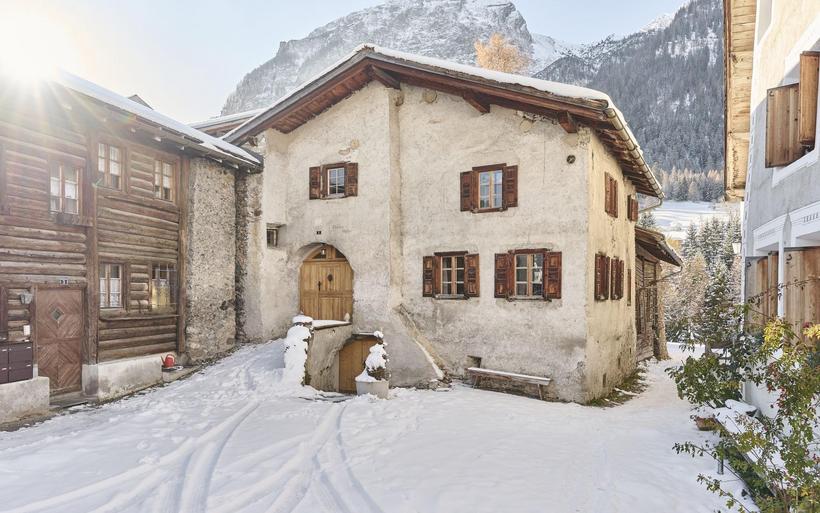 Das ehemalige Bauernhaus Chesa Viglia von aussen