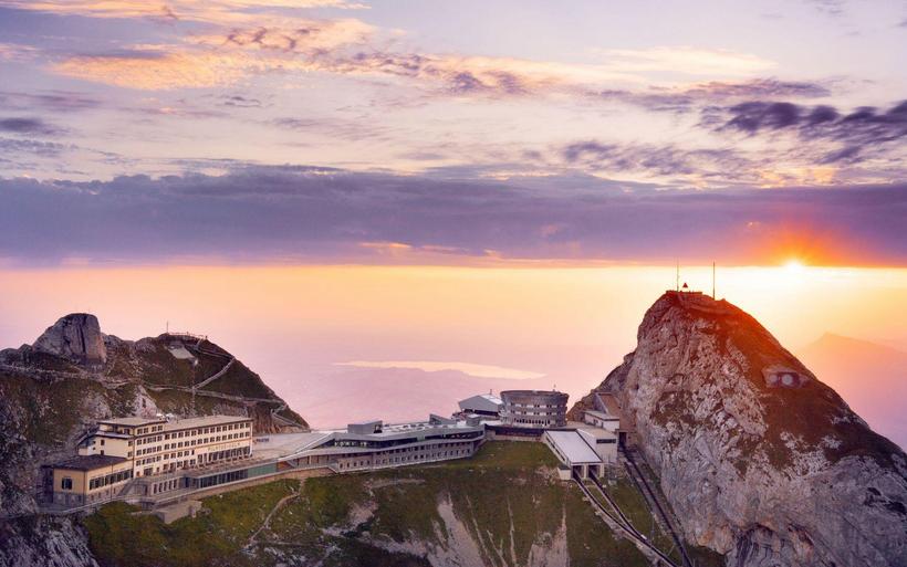 Hotel Pilatus Kulm am Morgen