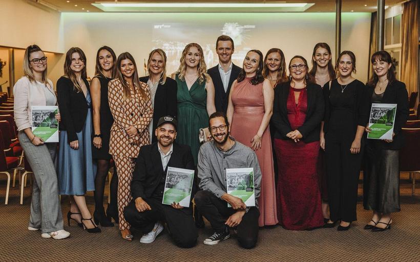 Gruppenbild Absolventinnen der HFT Luzern 2022