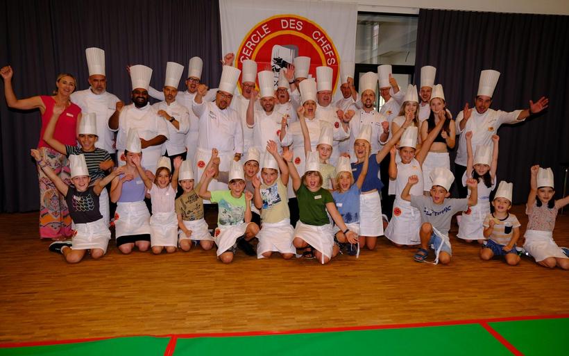 Die Teilnehmerinnen und Teilnehmer des Kinderkochevents