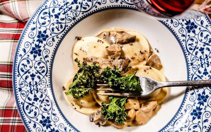 Gemüseravioli mit Steinpilzsauce