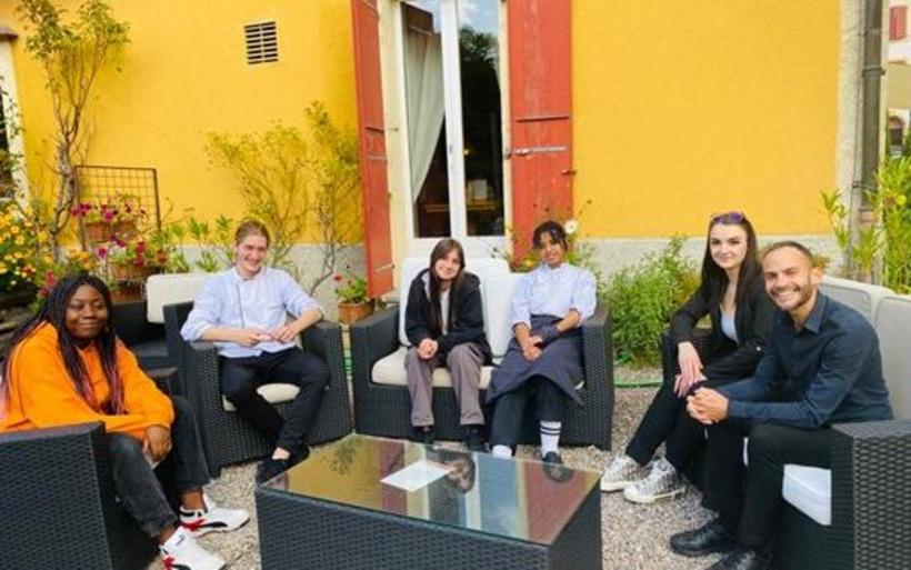 une réunion d'apprentis