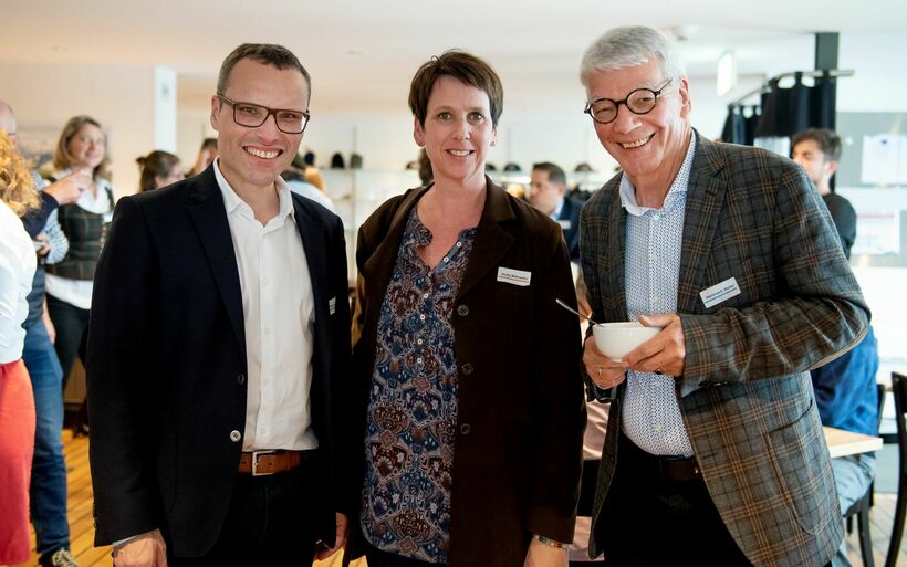 Richard Kämpf vom Seco, Beate Makowsky, Stv. Geschäftsführerin Tropenhaus Frutigen, Hansruedi Müller, emeritierter Professor Uni Bern.