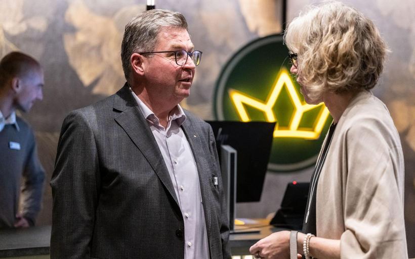 Remo Fehlmann begrüsst Gast