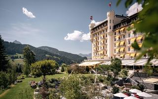 Gstaad Palace im Sommer