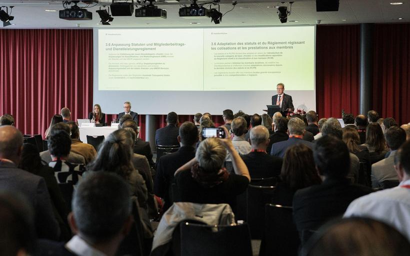 Les délégués d'HotellerieSuisse votent