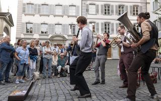 Das zentrale Festival im Sommer bietet ein vielfältiges Angebot von rund 150 Konzerten und ergänzenden Veranstaltungen an.