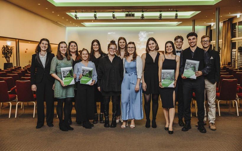 Gruppenbild Absolventinnen der HFT Luzern 2022
