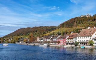 Stein am Rhein, im Hintergrund die Burg Hohenklingen. 