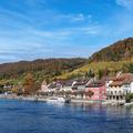 Stein am Rhein, im Hintergrund die Burg Hohenklingen. 