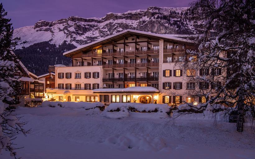 Hotel Adula von Aussen