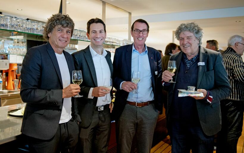 André Lüthi, Verwaltungsratspräsident der Globetrotter-Gruppe, Patric Vogel, General Manager des Märchenhotel Braunwald, Andreas Züllig, Präsident HotellerieSuisse, und Ruedi Jaisli, Inhaber von Jaisli Mobility Services (v. l.).