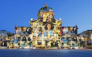 Bundeshaus bei Nacht, beleuchtet