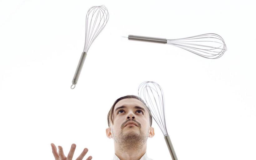 Le pâtissier Othmane Khoris en action