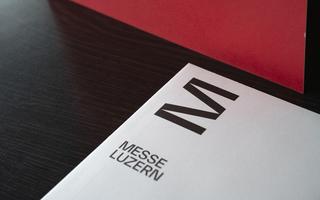 Zeitschrift mit dem neuen Messe Logo