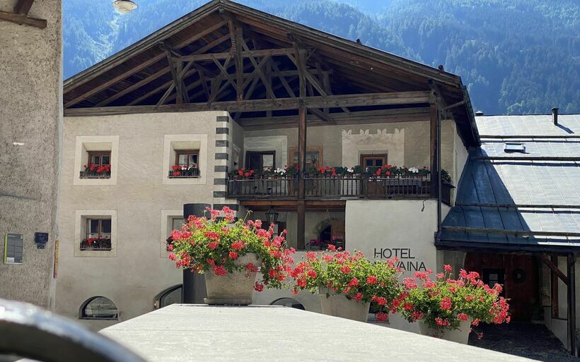 Aussenansicht Hotel Chasa Chalavaina