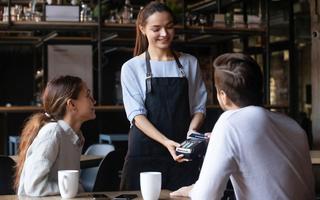 Bezahlung im Restaurant