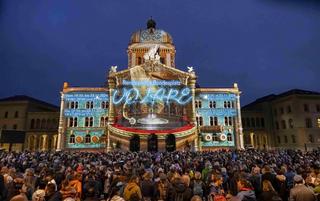 Lichtshow am Bundesplatz in Bern
