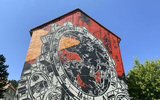 un graffiti sur une maison