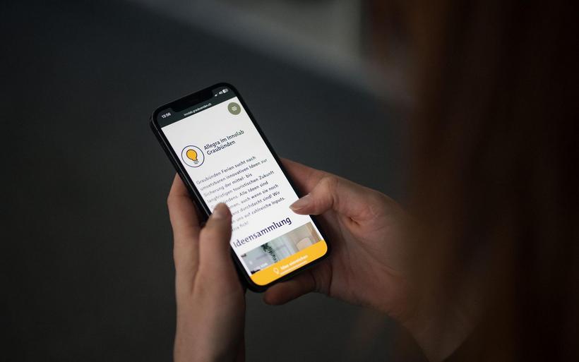Neue Ideenplattform von Graubünden Ferien auf dem Handy